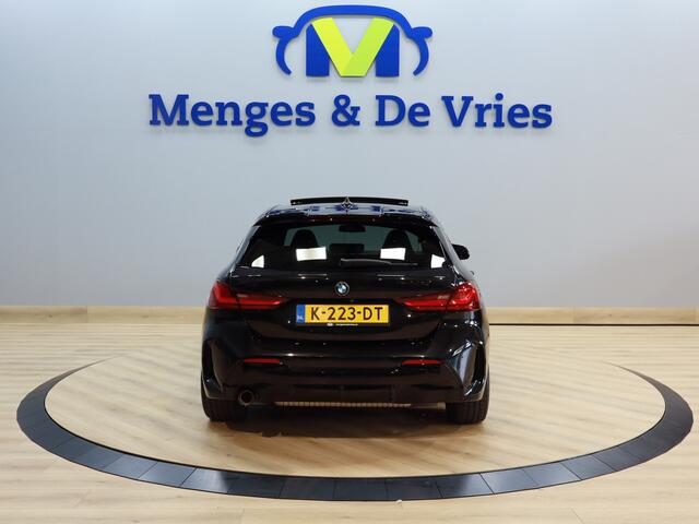 BMW 1-SERIE 118i M Sport Kuipstoelen Airco ECC | Panorama | Harman Kardon | Memory | Head Up | Adaptive Cruise | Sfeer | Camera | Isofix | NAP