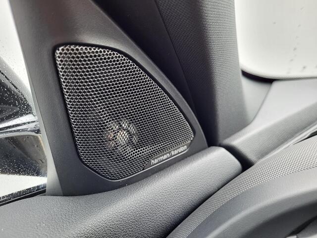 BMW 1-SERIE 118i Automaat / Dealer Onderhouden / M-Sport / Navigatie / Schuif- en Kantel Dak / Harman Kardon / Sportstoelen / Achteruitrijcamera / Head- up display / Apple Carplay & Android Auto /