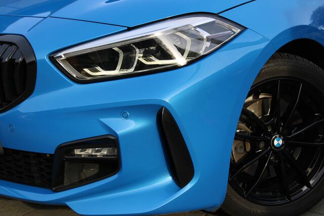 BMW 1-SERIE 118i High Executive M Sport 17 inch - Hooglans zwarte delen - Goed onderhouden