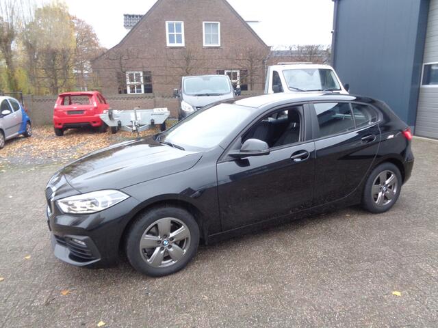 BMW 1-SERIE 116i Business Edition Automaat, ECC, Digidash, LMV, Led, Navigatie, Carplay/android auto