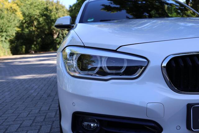BMW 1-SERIE 118i Corporate Lease Executive Sportline, LED, Hydro-besturing, Cruise Control, DAB, Lichtpakket, Navigatie, Automatische Airco, Nederlands, etc.