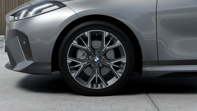 BMW 1-SERIE 120 M Sport Automaat / Sportstoelen / Achteruitrijcamera / M Adaptief onderstel / Parking Assistant / Stoelverwarming