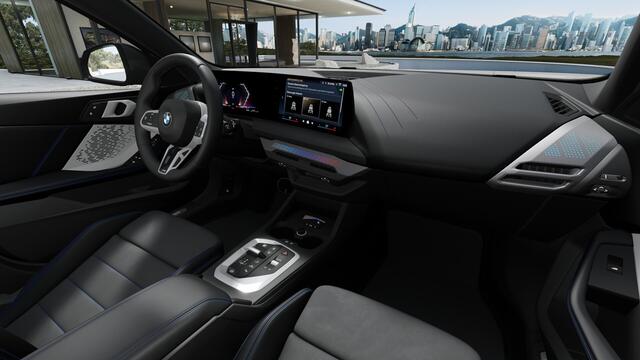 BMW 1-SERIE 120 M Sport Automaat / Sportstoelen / Achteruitrijcamera / M Adaptief onderstel / Parking Assistant / Stoelverwarming