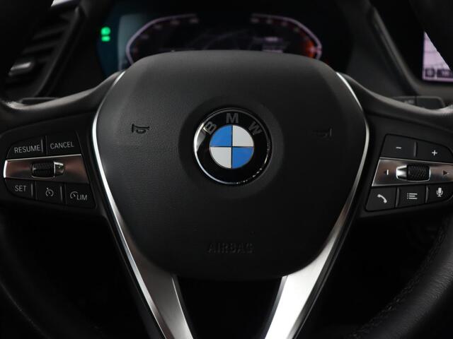 BMW 1-SERIE 118i Executive | Sport Line | Carplay | Sportstoelen | Full LED | Live Cockpit | Navigatie | Climate control | Parkeerhulp | Cruise control