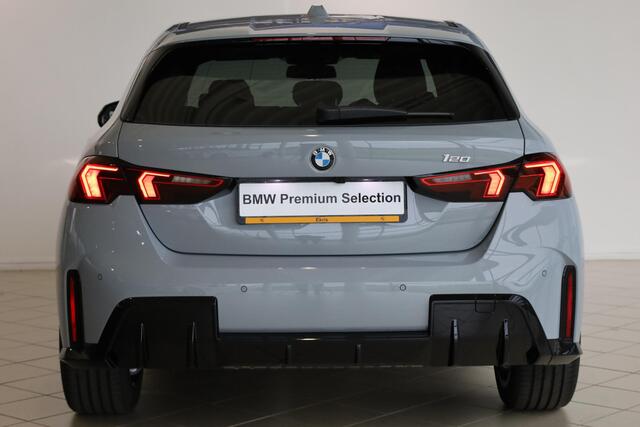 BMW 1-SERIE 120 | M Sportpakket | Premium Pack | Achteruitrijcamera | Adaptieve LED | Voorstoelen verwarmd