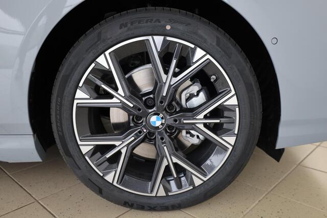 BMW 1-SERIE 120 | M Sportpakket | Premium Pack | Achteruitrijcamera | Adaptieve LED | Voorstoelen verwarmd