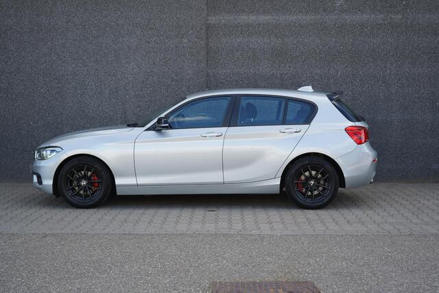 BMW 1-SERIE 118i Centennial High Executive Led/ Stoelver. / climate