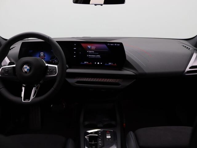 BMW 1-SERIE 120 M Sportpakket Pro | Premium Pack | Comfort Access | Driving Assistant | Parking Assistant | Harman Kardon | 19''