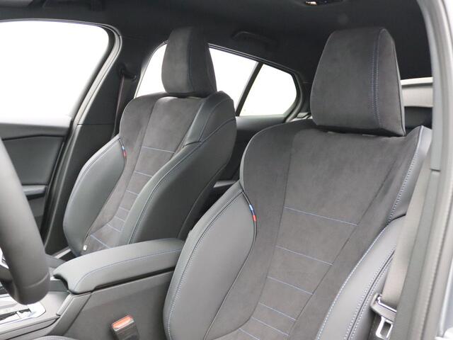 BMW 1-SERIE 120 M Sportpakket Pro | Premium Pack | Comfort Access | Driving Assistant | Parking Assistant | Harman Kardon | 19''