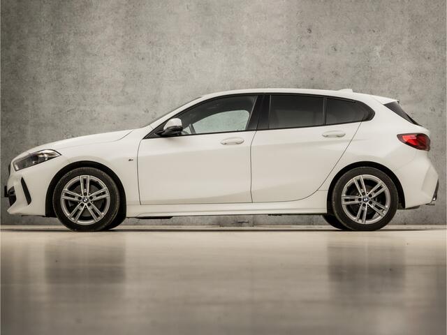 BMW 1-SERIE 118i M Sport High Executive Automaat (APPLE CARPLAY, M PAKKET, GROOT NAVI, LEDER, STOELVERWARMING, SPORTSTOELEN, LANE ASSIST, CRUISE, DAB+, NIEUWSTAAT)