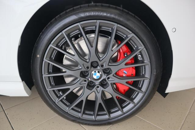 BMW 1-SERIE 123 xDrive 5-deurs | M Sportpakket Pro | Alcantara | Head-Up | Harman Kardon | Adaptieve Cruise Control | 360 Camera | Stoel & Stuurwielverwarming | Dodehoekdetectie | Comfort Access | Adaptieve LED