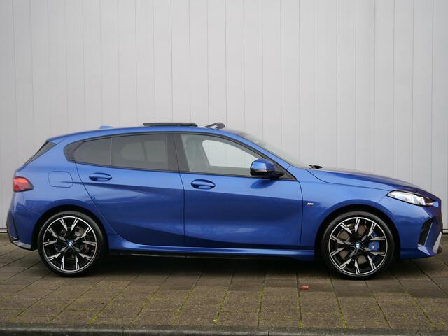 BMW 1-SERIE 120 150 Pk Automaat Navi / DAB / Schuifdak / Apple carplay / Camera