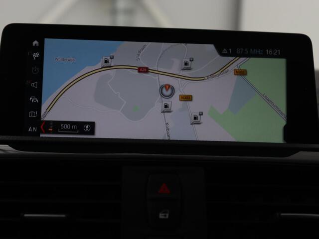 BMW 1-SERIE 118i Sport Line | Adaptive cruise | Sportstoelen | Camera | Navigatie | Full LED | Park Assist | Climate control | Bluetooth