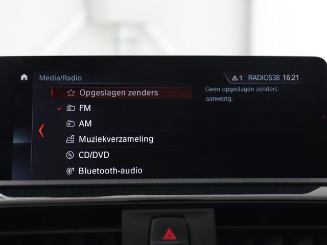 BMW 1-SERIE 118i Sport Line | Adaptive cruise | Sportstoelen | Camera | Navigatie | Full LED | Park Assist | Climate control | Bluetooth