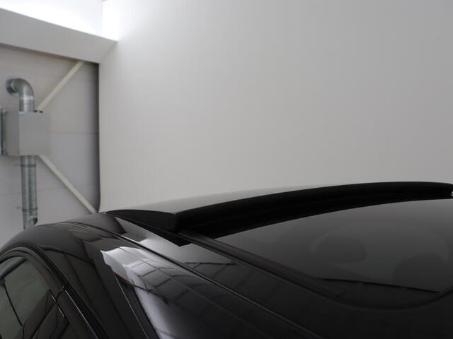 BMW 1-SERIE 118i M Sport | Panoramadak | Stoelverwarming | Camera | Sportstoelen | Harman/Kardon | Stuurverwarming | Carplay | Navigatie | Live Cockpit | Full LED | Getint glas