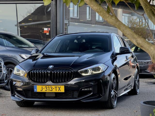 BMW 1-SERIE 118i AUT7 M-SPORT EXECUTIVE EDITION LEDER NAVI CAMERA DIGI-DASH APPLE-CARPLAY LED LMV PDC