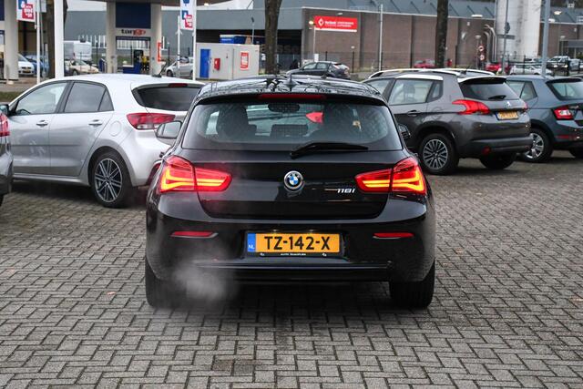 BMW 1-SERIE 118i Corporate Lease Executive NAVIGATIE/ DAB/ LED
