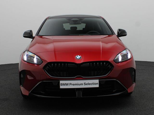 BMW 1-SERIE 120 M Sportpakket Pro | Premium Pack | Achteruitrijcamera | Extra Getint Glas | Driving Assistant | 18''