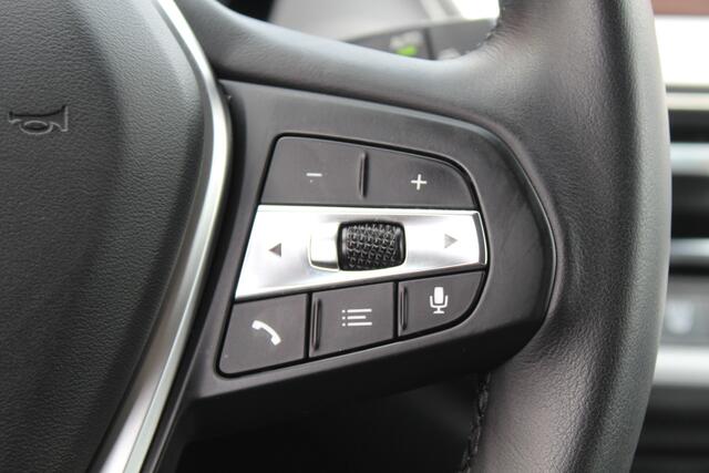 BMW 1-SERIE 118i//Navi//Carplay//Trekhaak!!