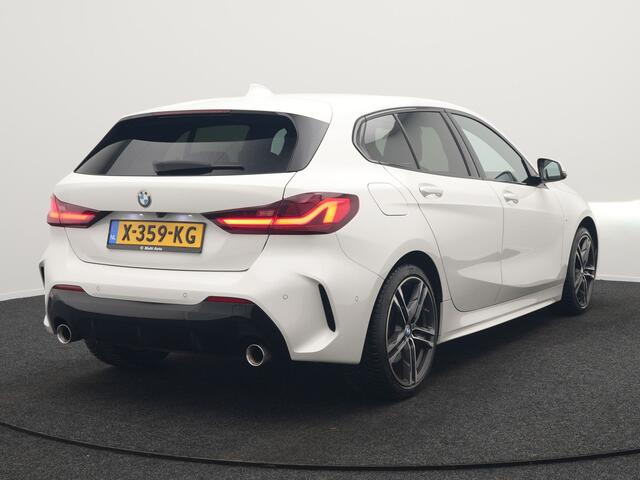 BMW 1-SERIE 120i M-Sport 179pk Dealer O.H. | Adaptive Cruise | Camera | LED Koplampen | Virtual | Apple Carplay | Sportstoelen & Stuur Verwarmd | Sfeerverlichting | Keyless | DAB |