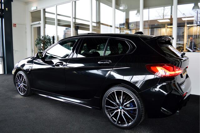 BMW 1-SERIE 118i M-Sportedition | 19" | Pano | Leder | Active Cruise