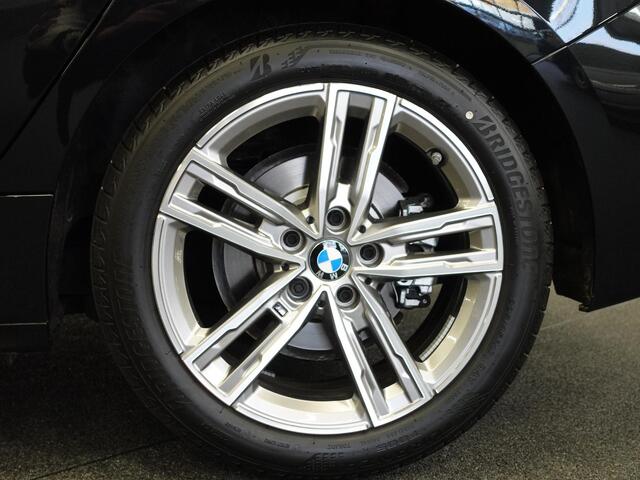 BMW 1-SERIE 118i M-Sport Automaat | Digitale Cockpit | Climate control | Stoel verwarming | LED | Sfeer verlichting | Adaptive cruise control | Lichtmetalen velgen | Navigatie | Apple carplay/ Android auto | Parkeersensoren