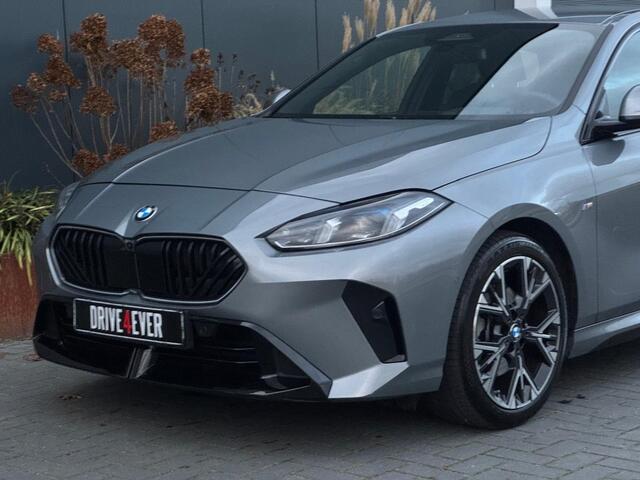 BMW 1-SERIE 120i M PACK 2025 LEDER SPORTVELGEN H&K LED WIDESCREEN