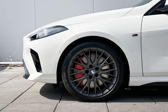 BMW 1-SERIE 120 M-Sport Pro / 19'' / Adaptieve LED koplampen / Stuurwielrandverwarming / Stoelverwarming / Comfort Acces / Getinte ramen