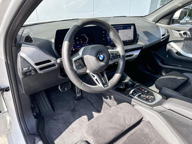 BMW 1-SERIE 120 M-Sport Pro / 19'' / Adaptieve LED koplampen / Stuurwielrandverwarming / Stoelverwarming / Comfort Acces / Getinte ramen