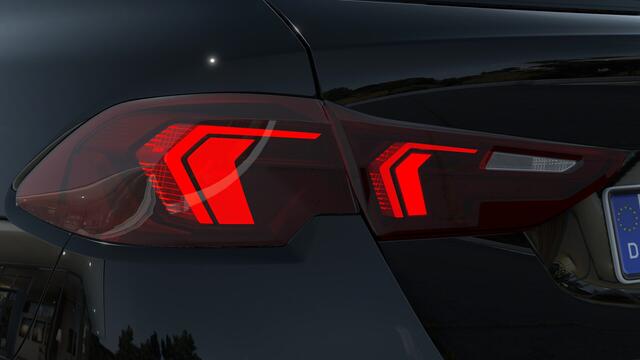 BMW 1-SERIE 120 High Executive M Sport Automaat / Sportstoelen / Head-Up / Parking Assistant Plus / M Adaptief onderstel / Comfort Access / Stoelverwarming