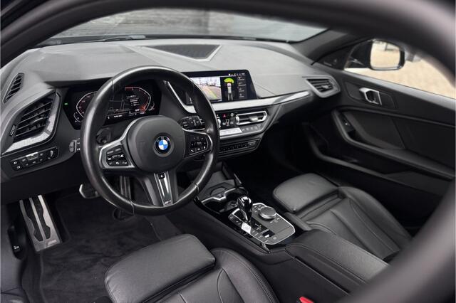 BMW 1-SERIE 118i M-Sport | Sportleder | Camera | Harman Kardon | Trekhaak | Comfort Access