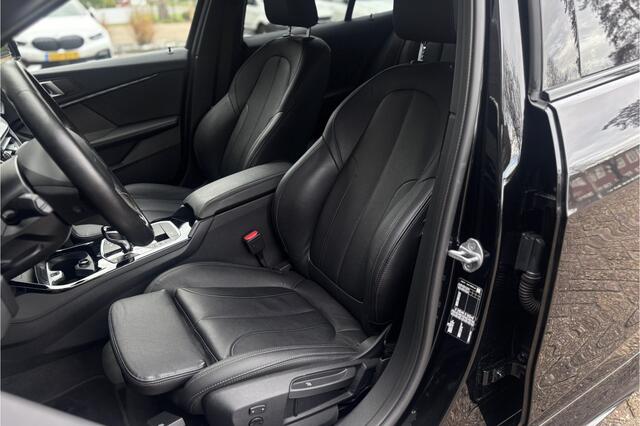 BMW 1-SERIE 118i M-Sport | Sportleder | Camera | Harman Kardon | Trekhaak | Comfort Access