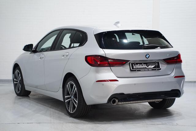 BMW 1-SERIE 118i Business Edition NAP Sportstoelen Leder/stof Led koplampen Apple Carplay PDC v+A