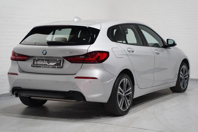 BMW 1-SERIE 118i Business Edition NAP Sportstoelen Leder/stof Led koplampen Apple Carplay PDC v+A