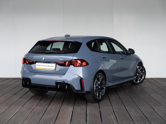 BMW 1-SERIE 120 | M Sportpakket | Driving Assistant | Achteruitrijcamera | Stoelverwarming | PDC | 18''