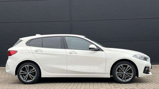 BMW 1-SERIE 118i High Exec | Navi | Cruise | Stoelverwarming