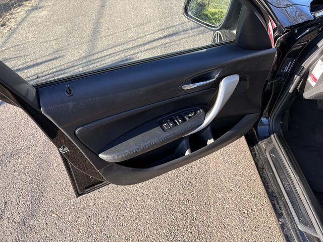 BMW 1-SERIE 120i Edition Sport Line Shadow Executive / AUTOMAAT / NAVI / LEER / 69dkm!