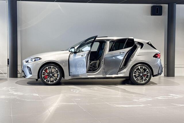 BMW 1-SERIE 120 M Sport Design Edition | Glazen Panoramadak | Stoelverwarming | Achteruitrijcamera |