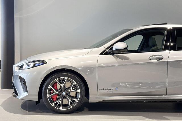 BMW 1-SERIE 120 M Sport Design Edition | Glazen Panoramadak | Stoelverwarming | Achteruitrijcamera |