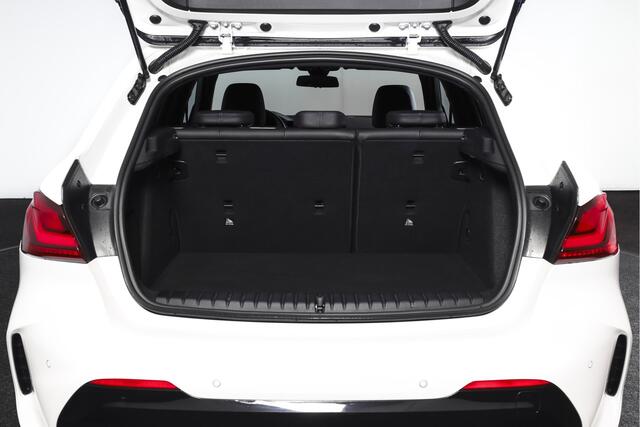 BMW 1-SERIE 118i 140 PK High Executive M Sport | Dig. Cockpit | Cruise | PDC | ECC | NAV + App. Connect | ECC | DAB | LM 18" |