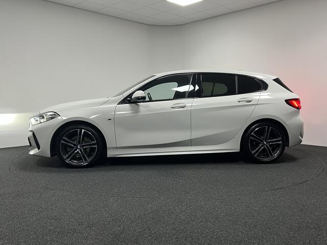 BMW 1-SERIE 118i High Executive Edition | NAVI | STOELVERWARMING | LEDEREN BEKLEDING | PARKEERSENSOREN |