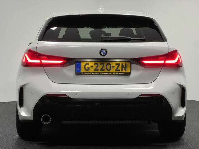 BMW 1-SERIE 118i High Executive Edition | NAVI | STOELVERWARMING | LEDEREN BEKLEDING | PARKEERSENSOREN |
