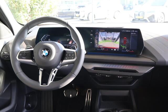 BMW 1-SERIE 120 M Sport Design Edition | Driving Assistant | Voorstoelen Verwarmd | Apple Carplay