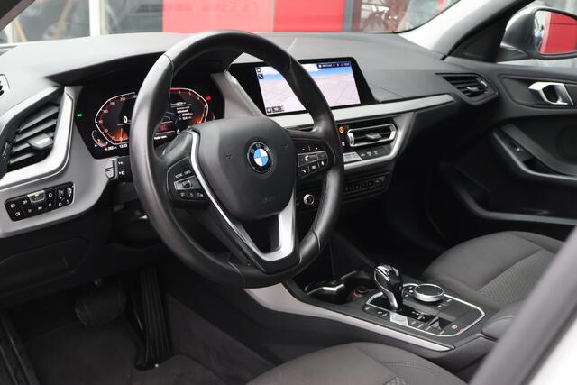 BMW 1-SERIE 118i Executive | Origineel NL | Virtual Cockpit | Cruise Control | Navigatie |