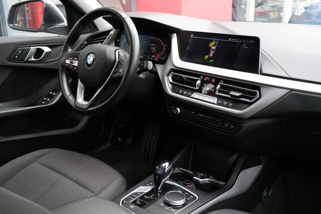 BMW 1-SERIE 118i Executive | Origineel NL | Virtual Cockpit | Cruise Control | Navigatie |