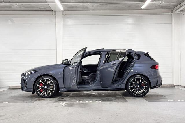 BMW 1-SERIE 120 | M-Sport Pro | Premium Pack | Driving Assistant | Panoramadak | Comfort Access