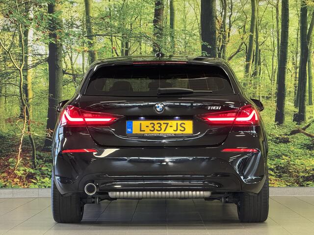 BMW 1-SERIE 118i Business Sport Line | Apple Carplay | Android Auto | Sfeerverlichting | Navigatie | DAB | Lane Assist | Cruise Control | Parkeersensoren | LED | Elektrische Spiegels