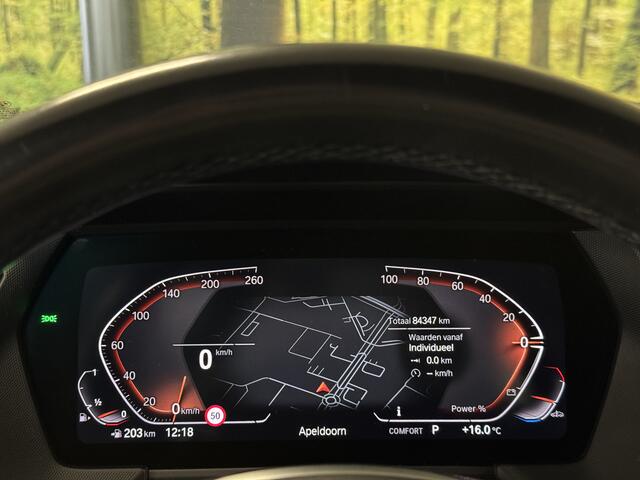 BMW 1-SERIE 118i Business Sport Line | Apple Carplay | Android Auto | Sfeerverlichting | Navigatie | DAB | Lane Assist | Cruise Control | Parkeersensoren | LED | Elektrische Spiegels