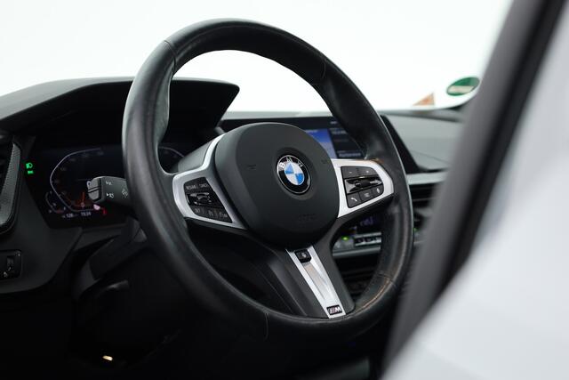 BMW 1-SERIE 118i M-Sport Pro - Orig. NL | ShadowLine | S/K-dak | Dig. Cockpit | HarmanKardon | Stuur-+Stoelverw. | Nav+App.connect | Camera+PDC | Elek. Klep | LED V