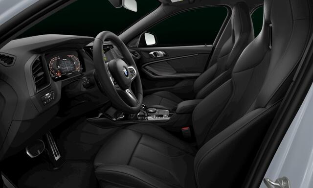 BMW 1-SERIE M135i xDrive | Live Cockpit | Panorama | Schaalstoelen | Memory | H&K | Head-Up | 19"LM | Storm Bay Metallic